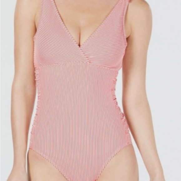 NWT Lauren Ralph Lauren
Seersucker Tummy-Control Underwire One-Piece Swimsuit - Picture 1 of 8